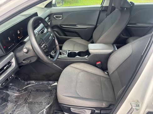 Used 2025 Kia K4 FWD image 29