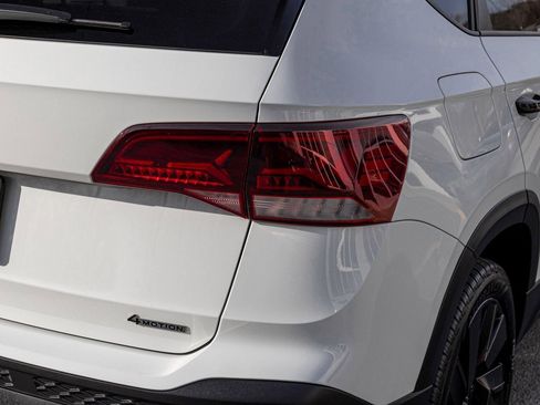 Used 2024 Volkswagen Taos SE image 33