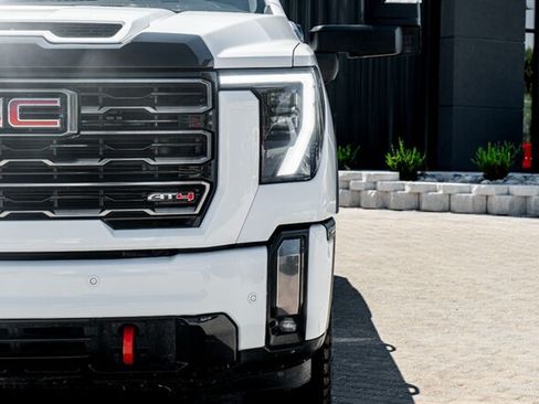 Used 2024 GMC Sierra 2500 AT4 AWD/4WD image 10