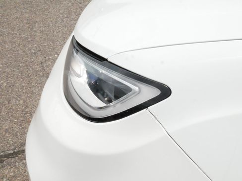 Used 2023 Chrysler Pacifica Touring-L FWD image 16
