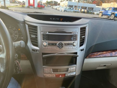 Used 2011 Subaru Outback 2.5i Limited w/ PWR Moonroof Pkg image 11