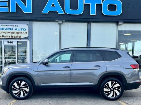 Used 2024 Volkswagen Atlas SE AWD/4WD image 2