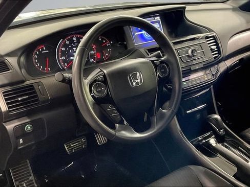 Used 2017 Honda Accord Sport image 14