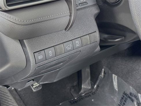 Used 2022 Toyota Camry LE image 17