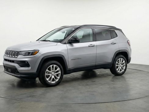 Used 2025 Jeep Compass Limited image 3