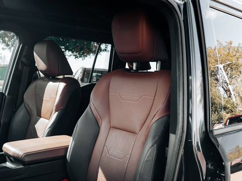 Used 2024 Lexus GX 550 w/ Cold Area Package AWD/4WD image 23