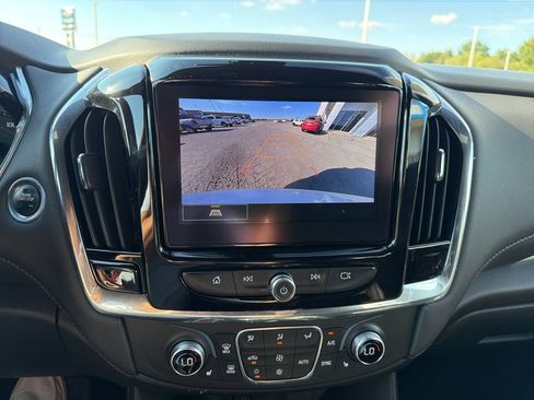 Used 2023 Chevrolet Traverse LT image 22