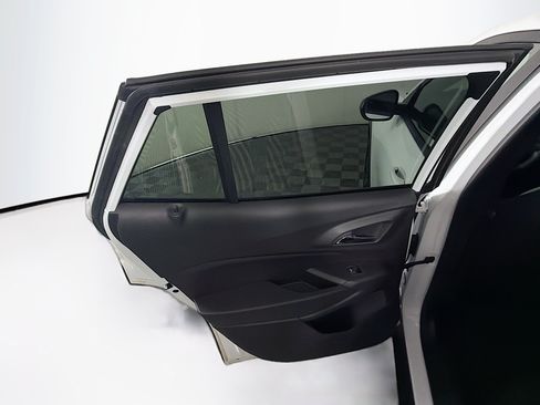 Used 2025 Chevrolet Trax RS w/ Sunroof Package FWD image 27