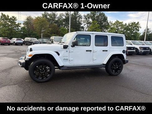 Used 2022 Jeep Wrangler Unlimited Sahara w/ Cold Weather Group AWD/4WD image 3