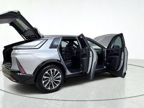 Used 2024 Cadillac Lyriq Sport RWD image 19