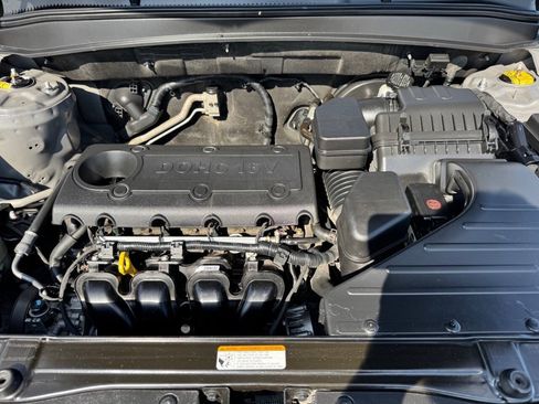 Used 2012 Hyundai Santa Fe GLS FWD image 12