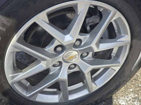 Used 2022 Chevrolet Equinox LS w/ LPO, Floor Liner Package image 7