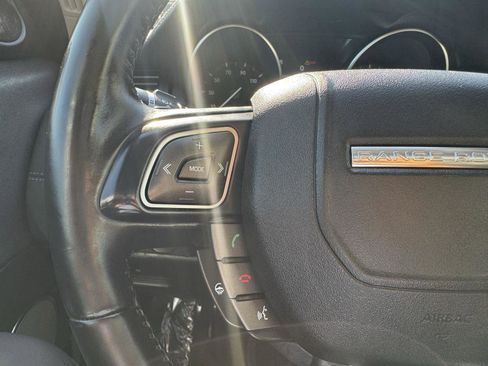 Used 2018 Land Rover Range Rover Evoque SE image 28