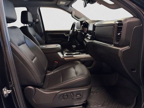 Used 2022 Chevrolet Silverado 1500 LTZ AWD/4WD image 16