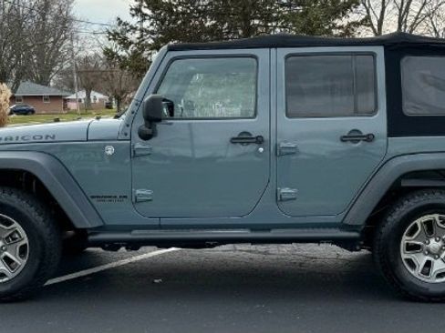 Used 2015 Jeep Wrangler Unlimited Rubicon w/ Connectivity Group image 18