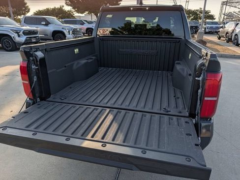 Used 2025 Toyota Tacoma TRD Sport AWD/4WD image 28