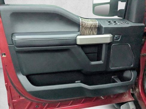 Used 2018 Ford F350 Lariat w/ Chrome Package image 24