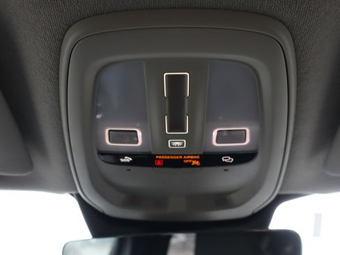 Used 2025 Volvo XC40 B5 Core image 29