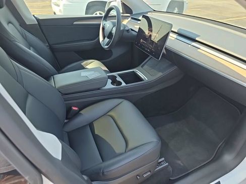 Used 2024 Tesla Model Y Long Range AWD/4WD image 8