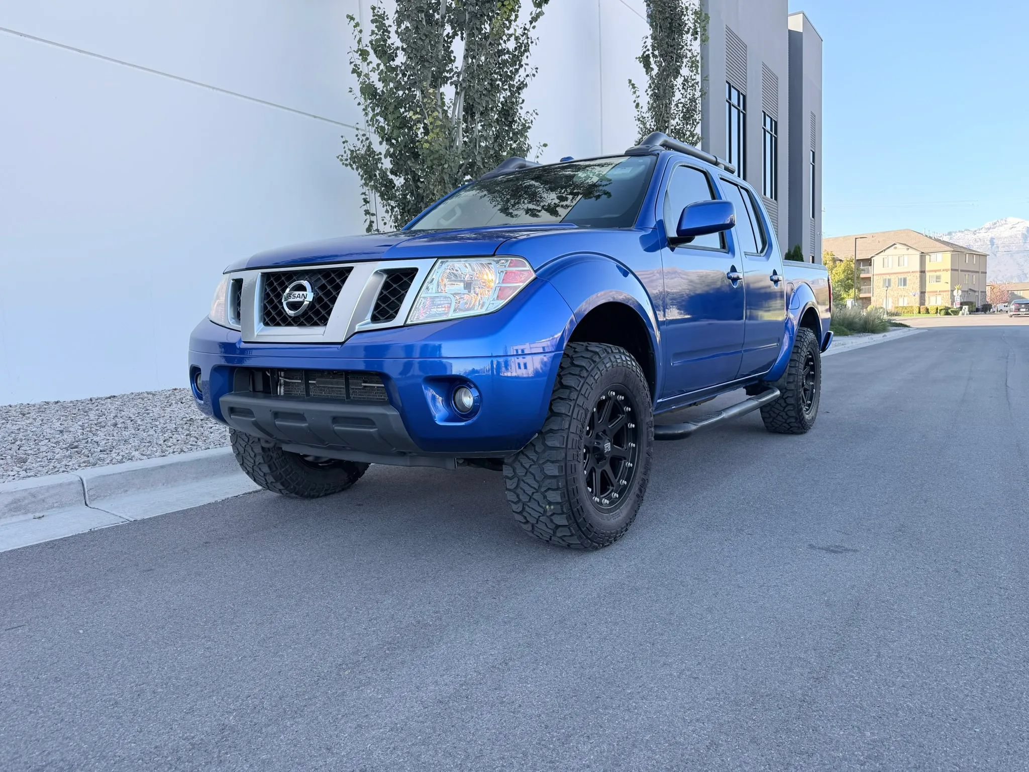 Used 2015 Nissan Frontier PRO-4X w/ Pro-4x Luxury Package AWD/4WD image 12
