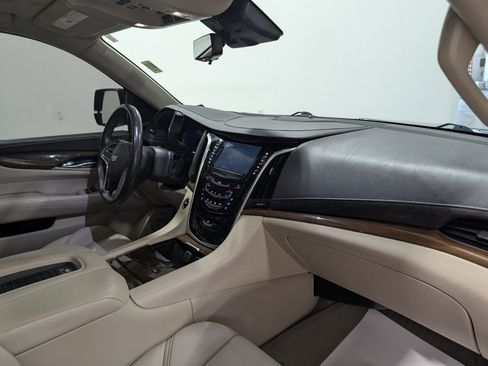 Used 2020 Cadillac Escalade ESV Luxury AWD/4WD image 20