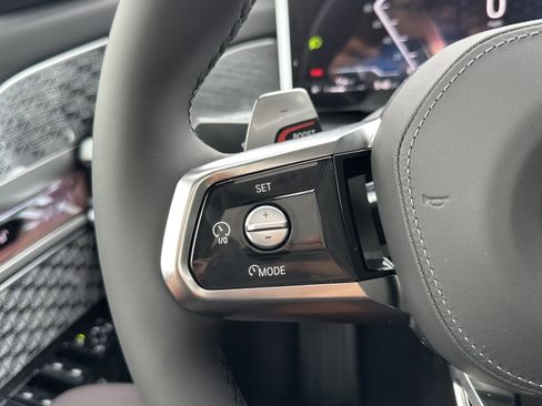 Used 2025 BMW 760i xDrive w/ Executive Package image 21