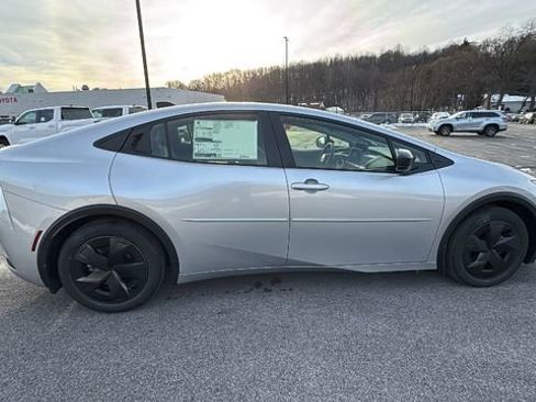 New 2026 Toyota Prius LE image 6