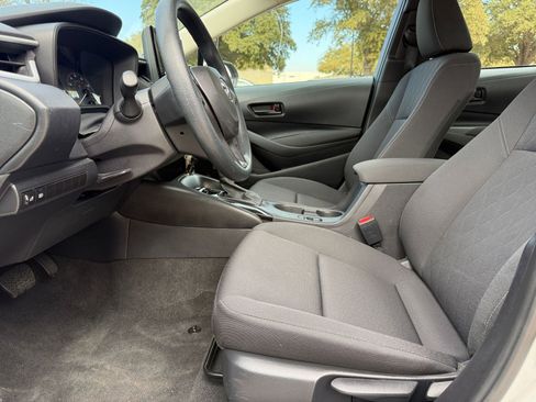 Used 2025 Toyota Corolla LE image 27