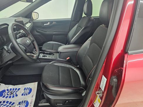 Used 2025 Ford Escape ST-Line AWD/4WD image 2