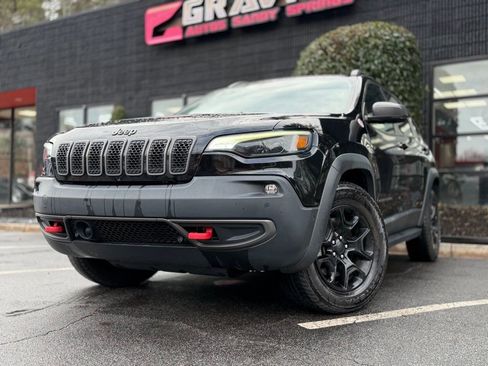 Used 2019 Jeep Cherokee Trailhawk image 2