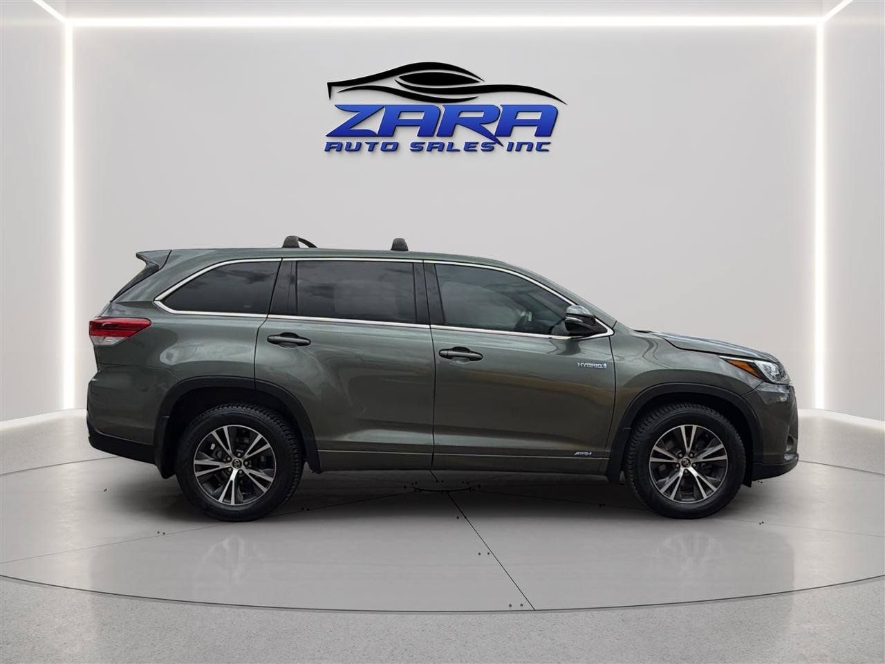 Used 2017 Toyota Highlander LE AWD/4WD image 8