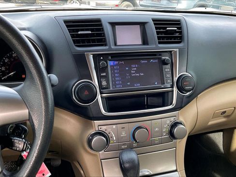 Used 2013 Toyota Highlander Plus image 7
