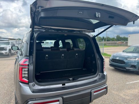 Used 2025 Nissan Armada SL RWD image 14