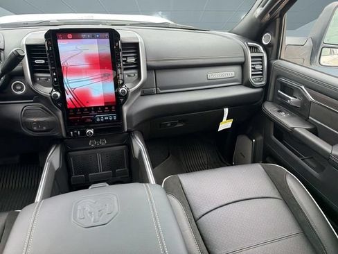 New 2026 RAM 3500 Laramie AWD/4WD image 31