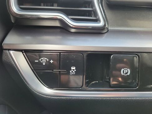 Used 2025 Kia Sportage EX image 27