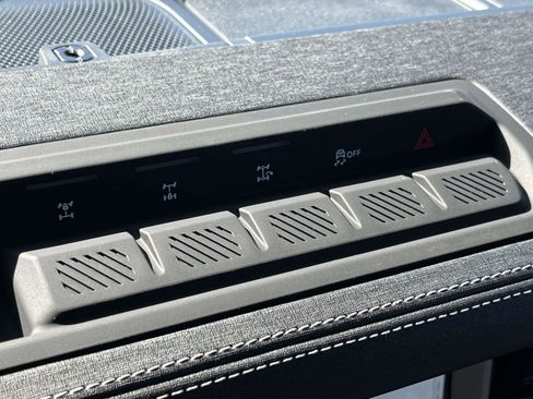 New 2025 Ford Bronco Outer Banks w/ Sasquatch Package image 14