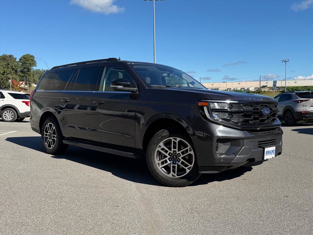 Used 2025 Ford Expedition Max Active AWD/4WD image 3