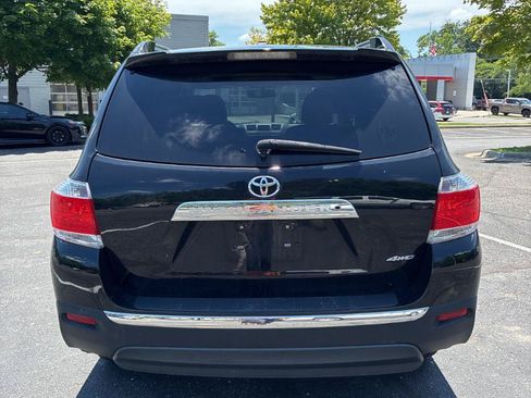 Used 2011 Toyota Highlander Limited w/ Tow Pkg AWD/4WD image 5