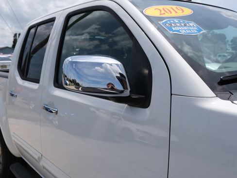 Used 2019 Nissan Frontier SL image 17