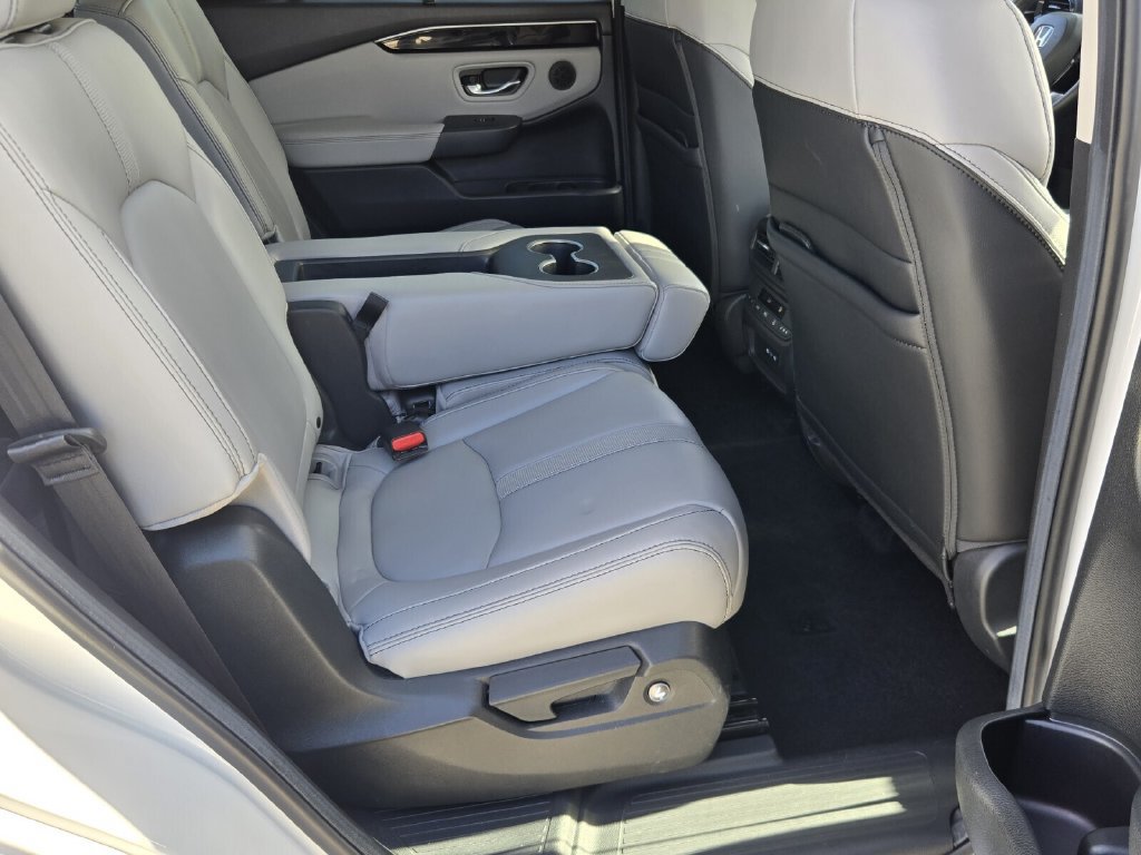 Used 2024 Honda Pilot Touring image 16