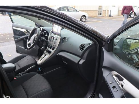 Used 2010 Pontiac Vibe w/ Sun And Sound Package image 17