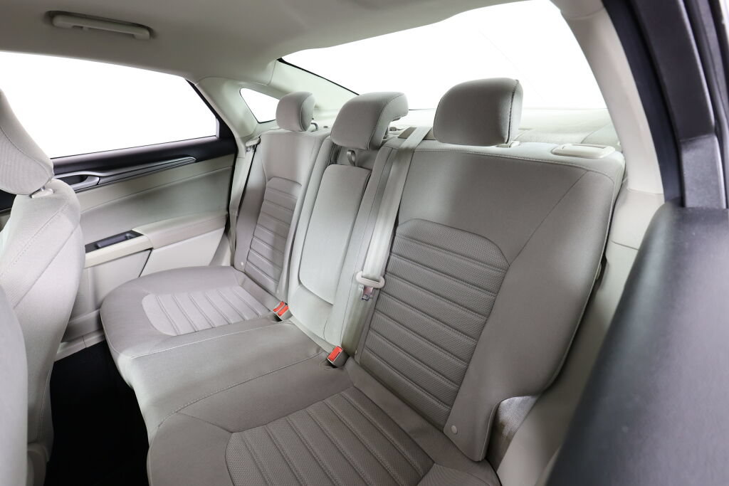 Used 2019 Ford Fusion SE FWD image 15