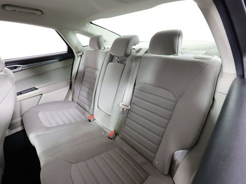 Used 2019 Ford Fusion SE FWD image 15