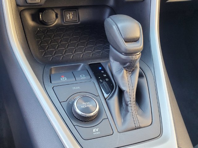 Certified 2025 Toyota RAV4 LE AWD/4WD image 23