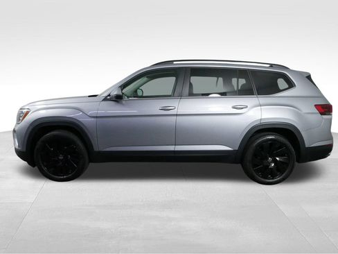 Used 2024 Volkswagen Atlas SE w/ Panoramic Sunroof Package AWD/4WD image 6