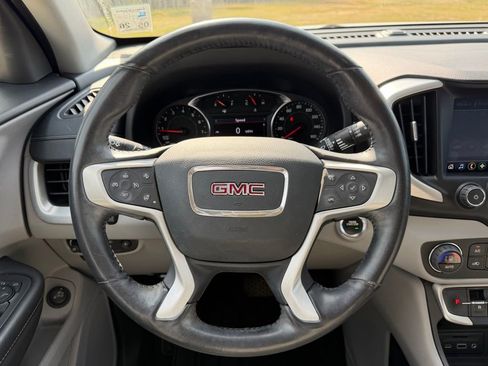 Used 2022 GMC Terrain SLT image 17