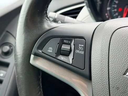 Used 2020 Chevrolet Trax LT w/ LT Convenience Package AWD/4WD image 11