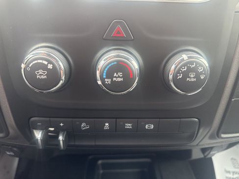 Used 2018 RAM 2500 Tradesman w/ Chrome Appearance Group AWD/4WD image 32