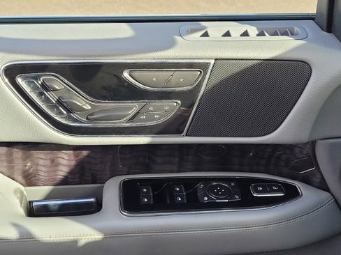 Used 2020 Lincoln Navigator Reserve image 17