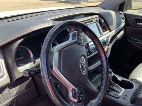 Used 2018 Toyota Highlander XLE AWD/4WD image 12